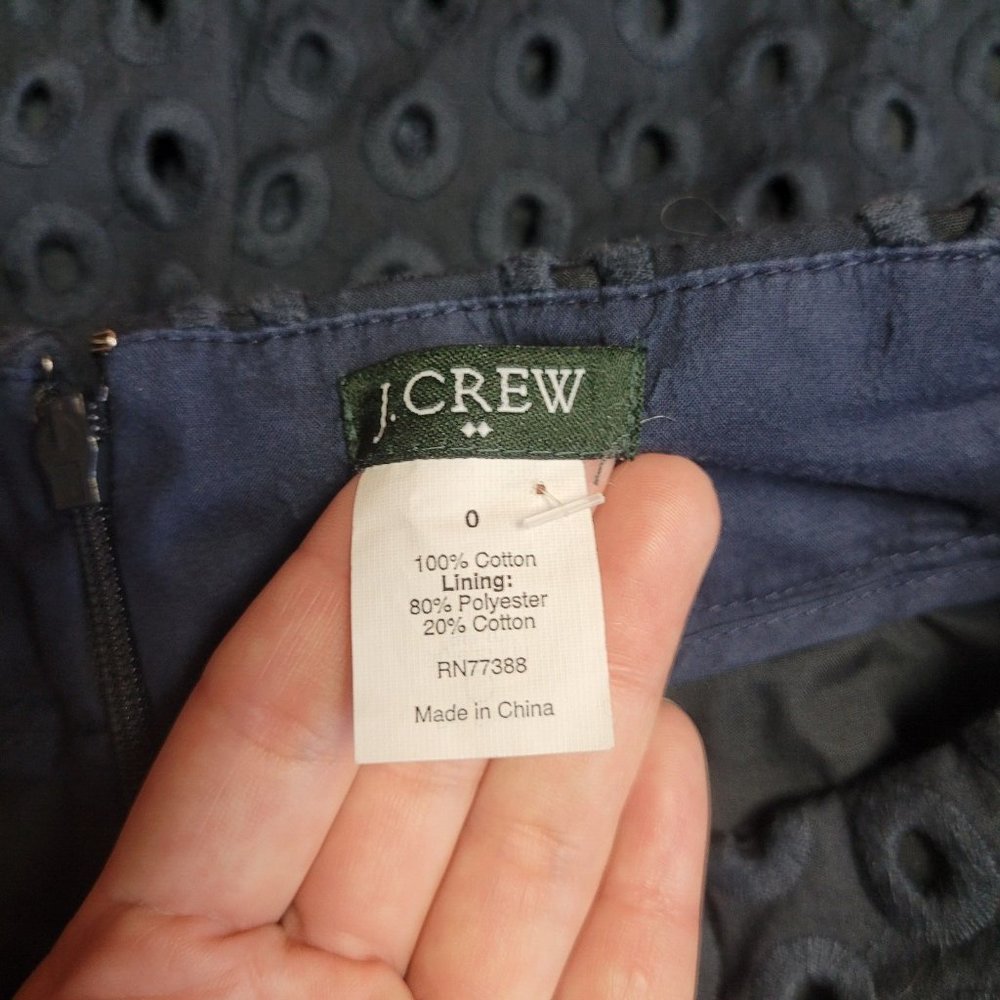J.Crew Women's Pencil Skirt Eyelet Embroidery Navy Blue 100% Cotton Lined Size 0 - Picture 3 of 4